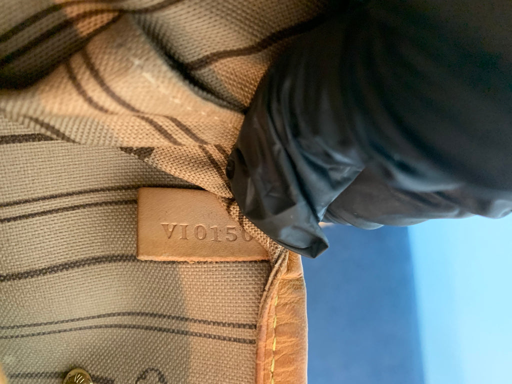 Authentic Louis Vuitton Neverfull MM Monogram Tote Bag Travel Purse + Lock Set